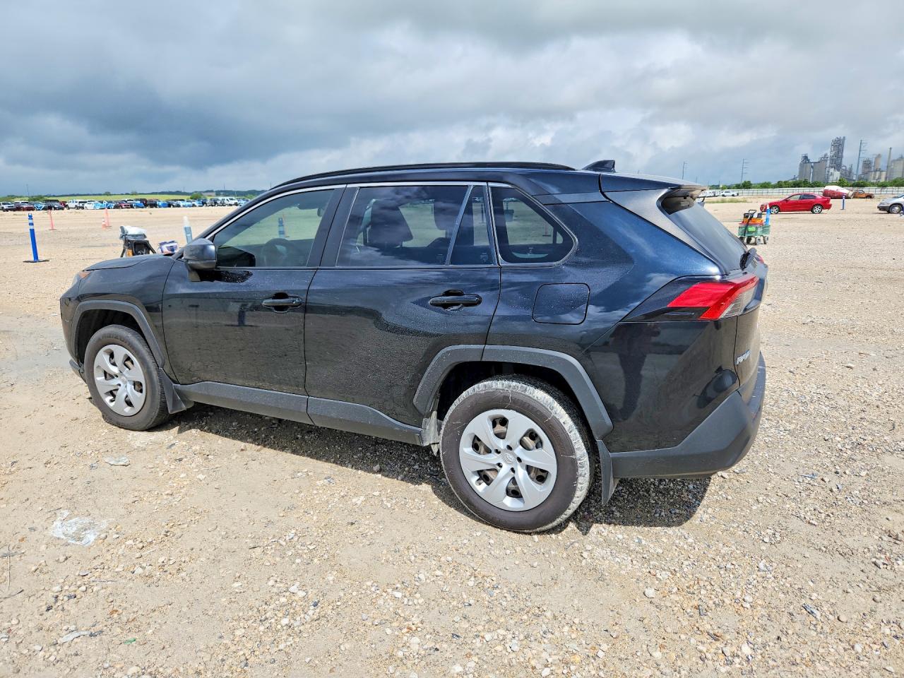2019 TOYOTA RAV4 LE photo 3