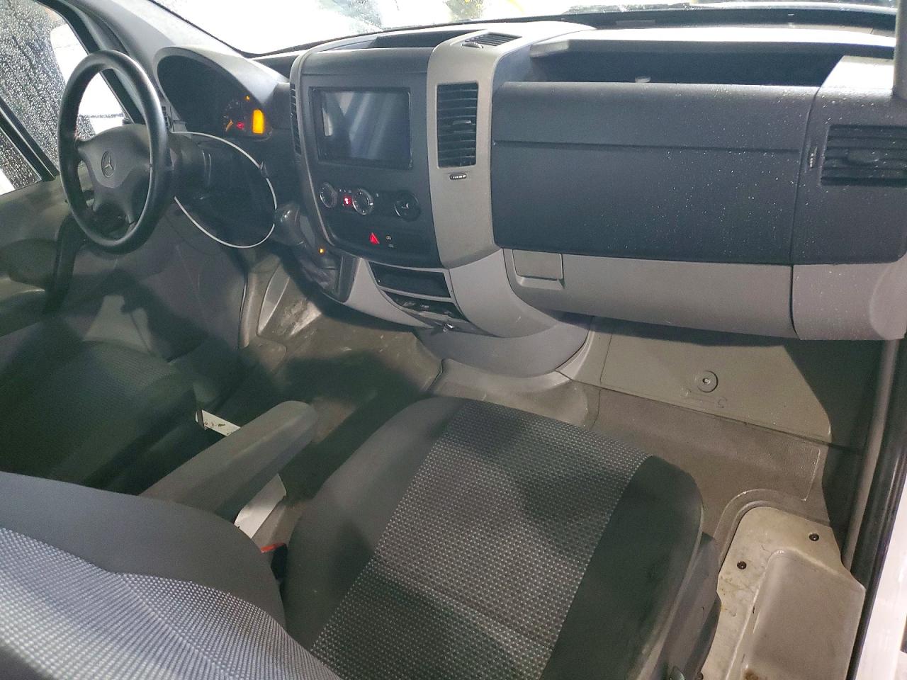 2011 MERCEDES-BENZ SPRINTER 2500 photo 21