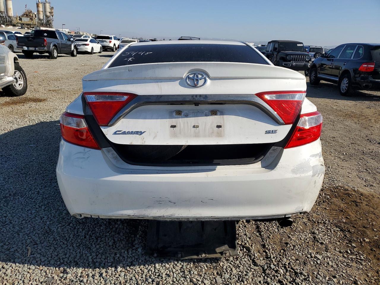 2017 TOYOTA CAMRY SE photo 11