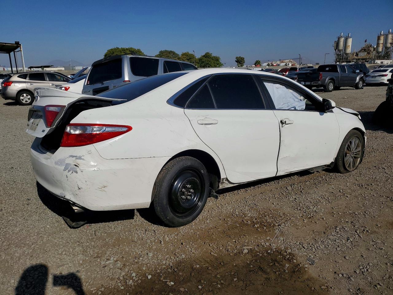 2017 TOYOTA CAMRY SE photo 5