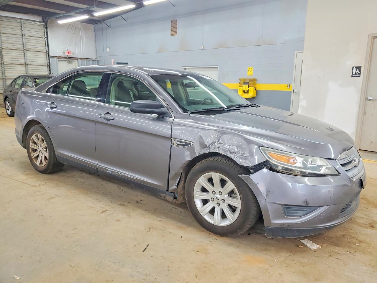 2012 FORD TAURUS SE photo 10