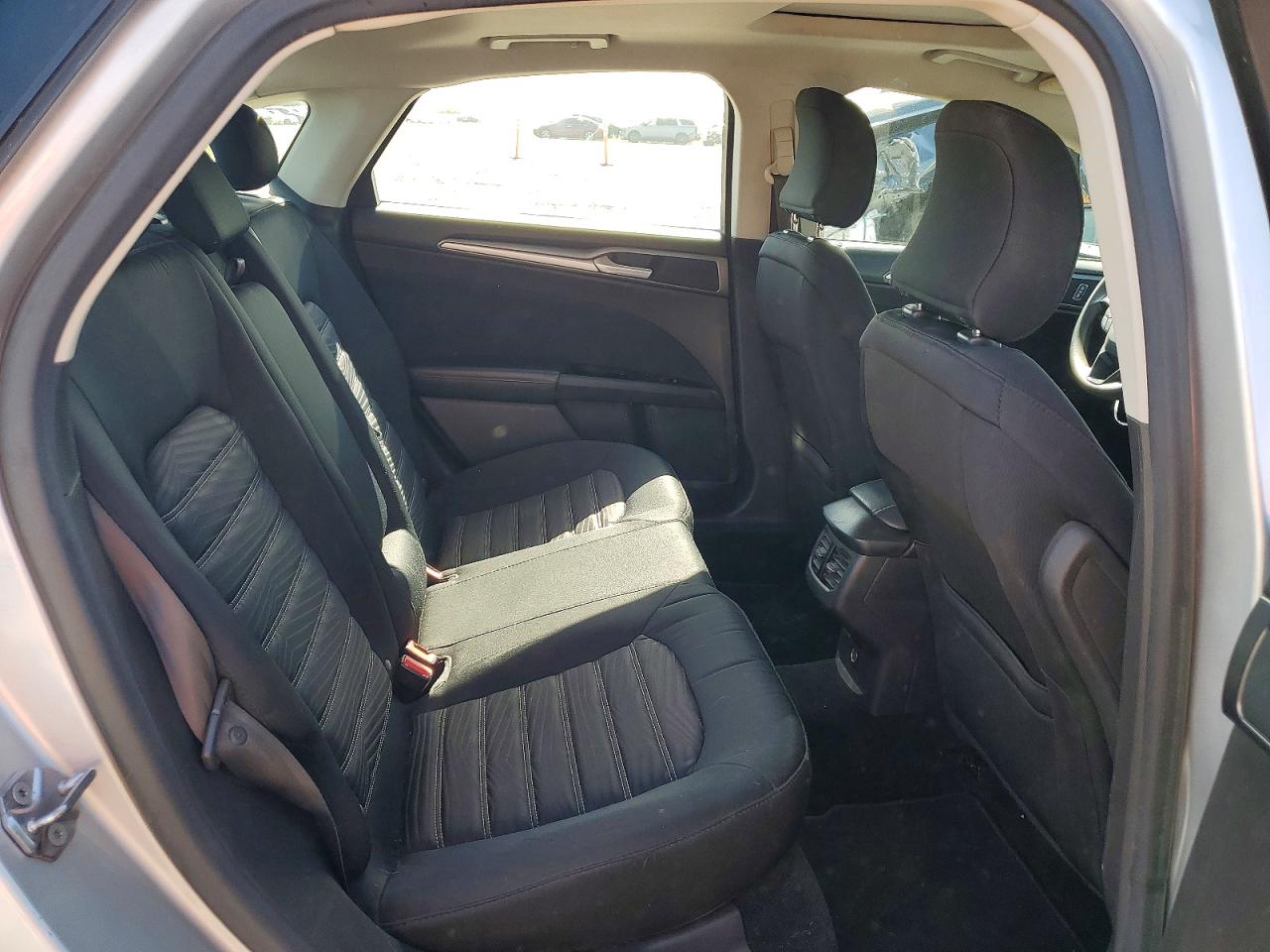 2016 FORD FUSION SE photo 19