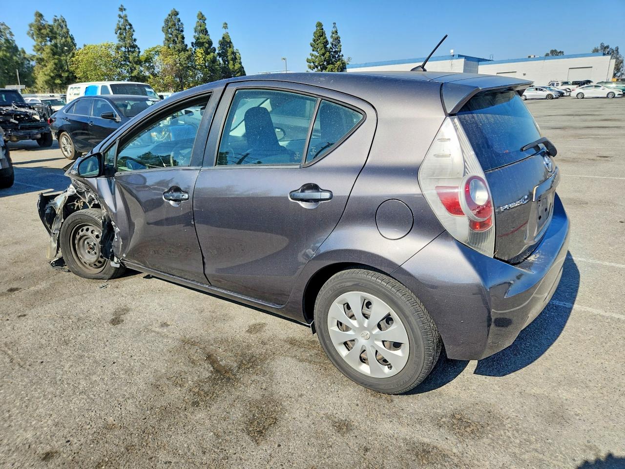 2014 TOYOTA PRIUS C ONE photo 3