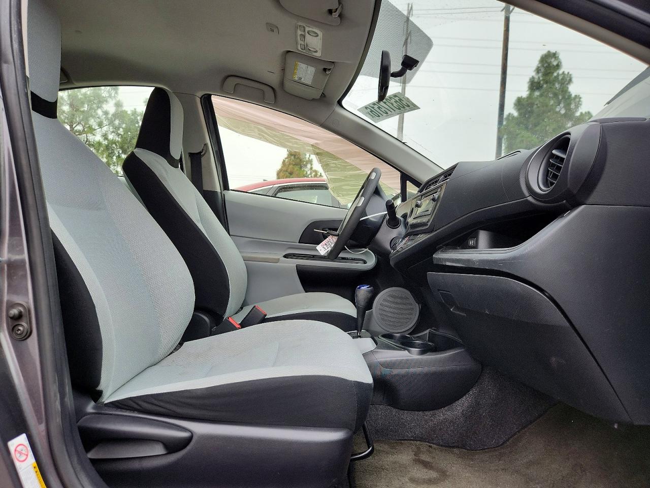 2014 TOYOTA PRIUS C ONE photo 13