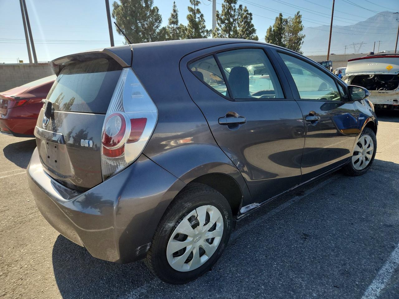 2014 TOYOTA PRIUS C ONE photo 5