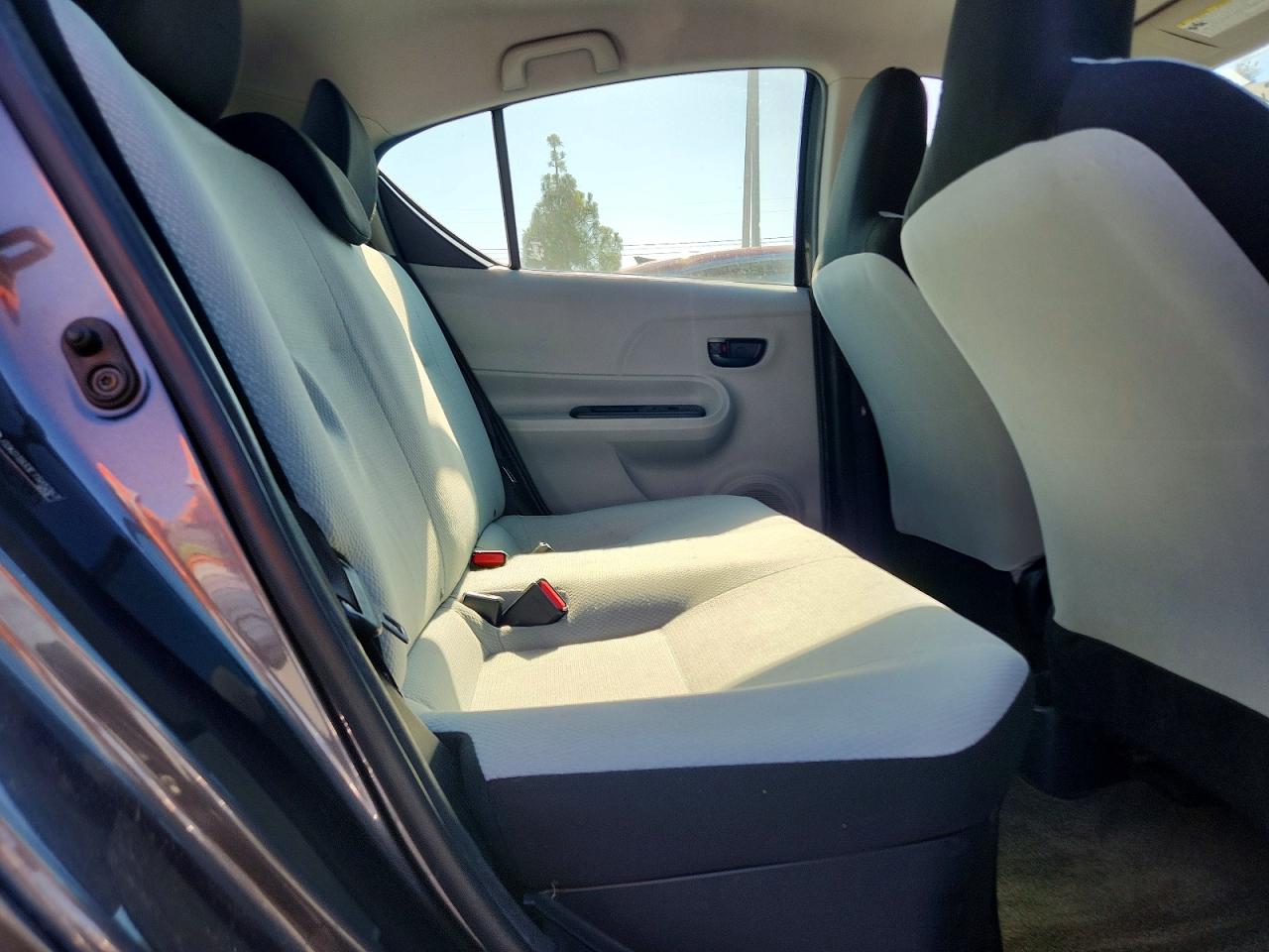 2014 TOYOTA PRIUS C ONE photo 19