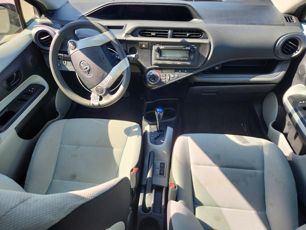 2014 TOYOTA PRIUS C ONE photo 15