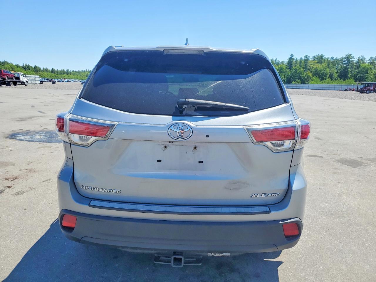 2016 TOYOTA HIGHLANDER XLE photo 11