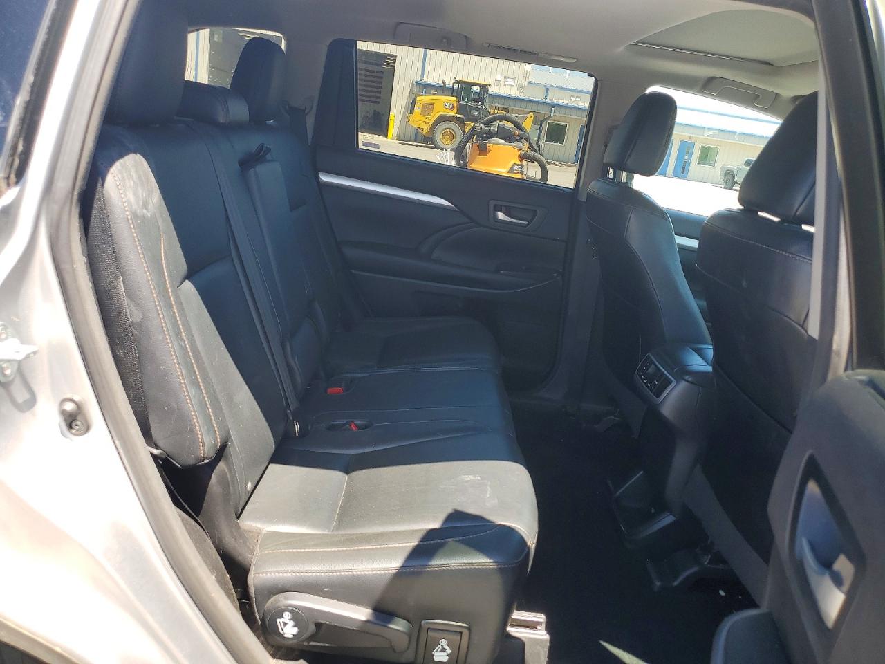 2016 TOYOTA HIGHLANDER XLE photo 19