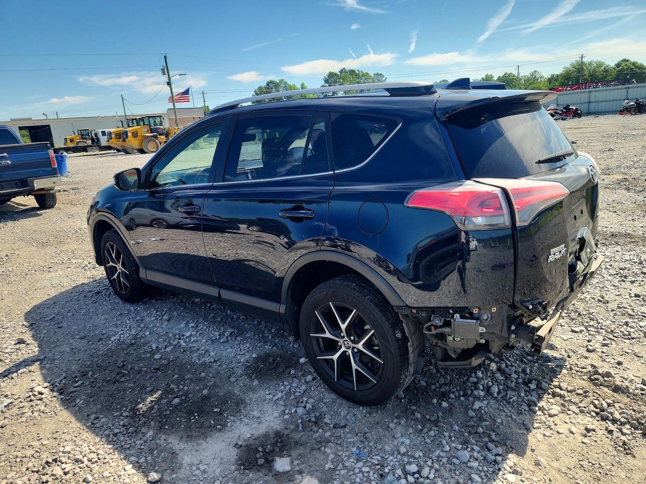 2018 TOYOTA RAV4 SE photo 2