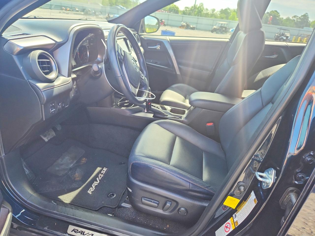 2018 TOYOTA RAV4 SE photo 7