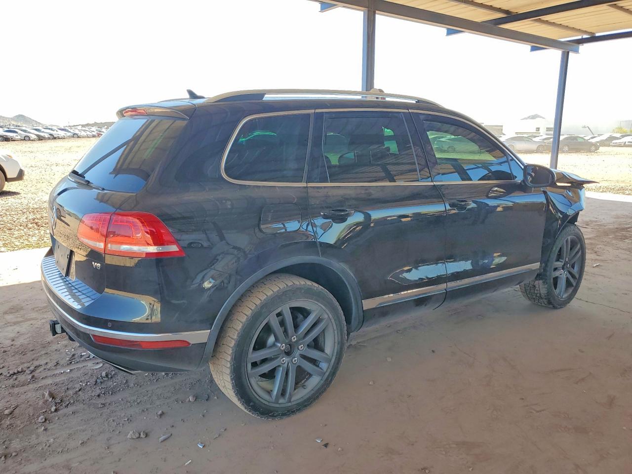 2016 VOLKSWAGEN TOUAREG SPORT photo 5