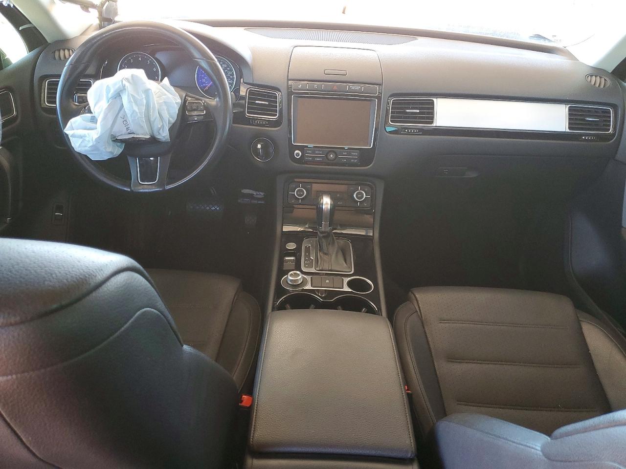 2016 VOLKSWAGEN TOUAREG SPORT photo 15