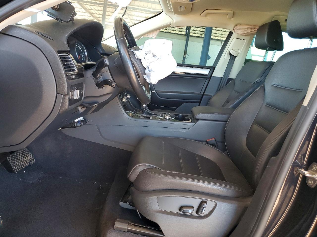 2016 VOLKSWAGEN TOUAREG SPORT photo 13
