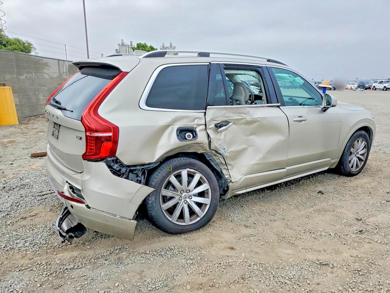 2016 VOLVO XC90 T6 photo 5