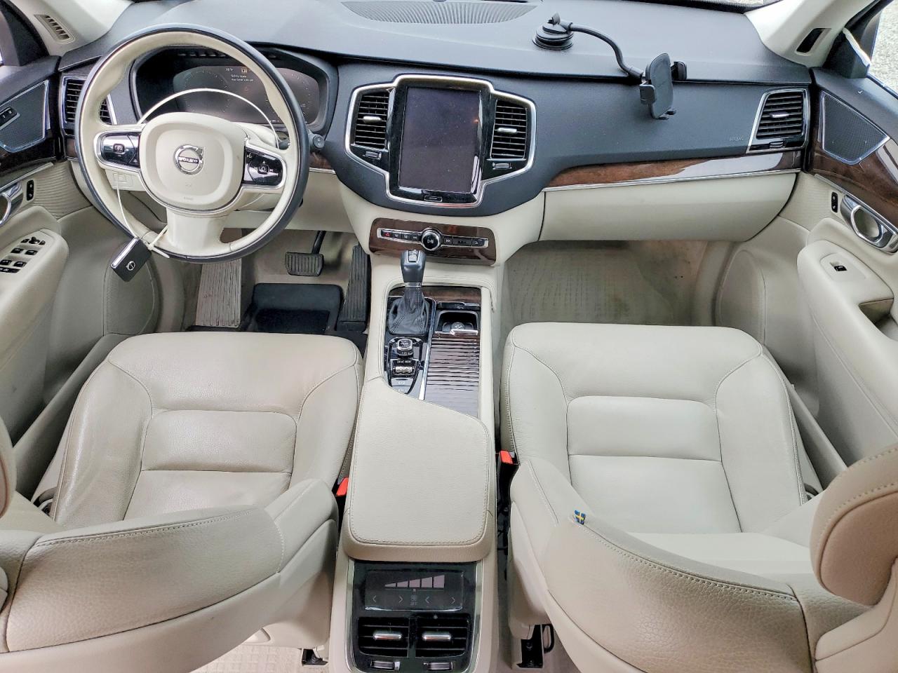 2016 VOLVO XC90 T6 photo 15