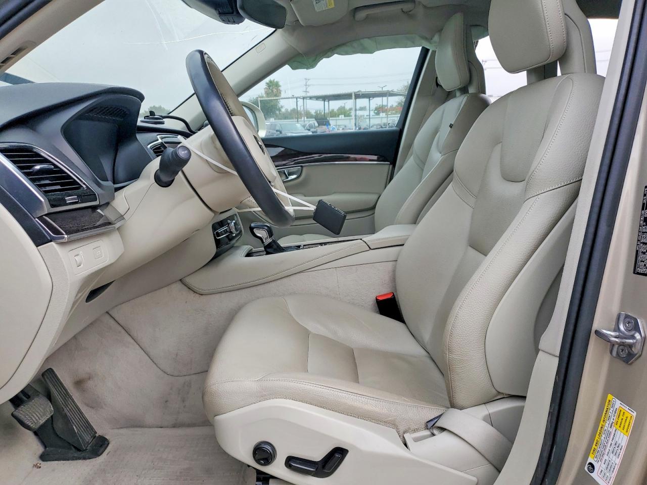 2016 VOLVO XC90 T6 photo 13