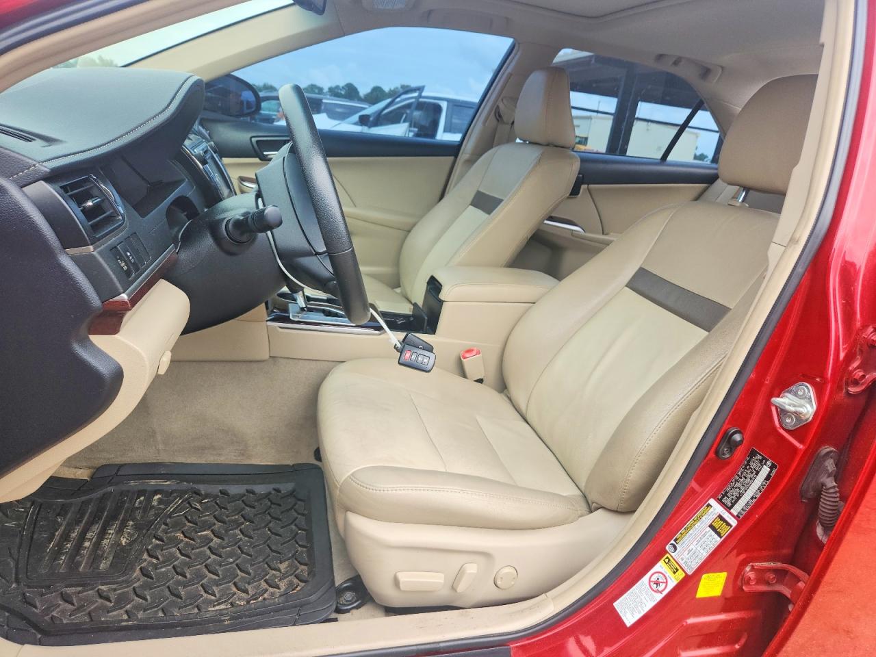 2012 TOYOTA CAMRY XLE photo 19