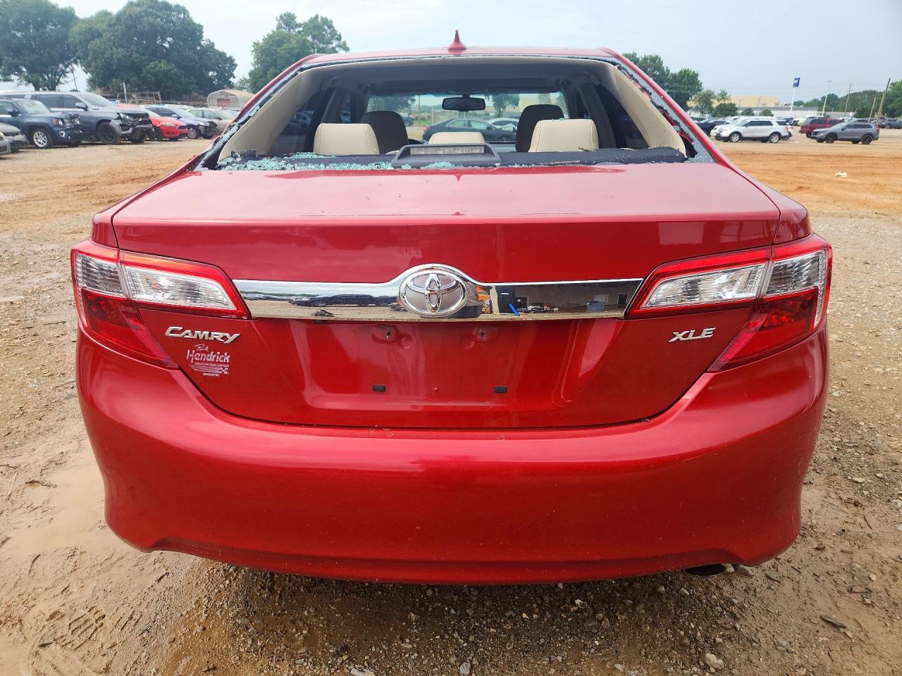2012 TOYOTA CAMRY XLE photo 16