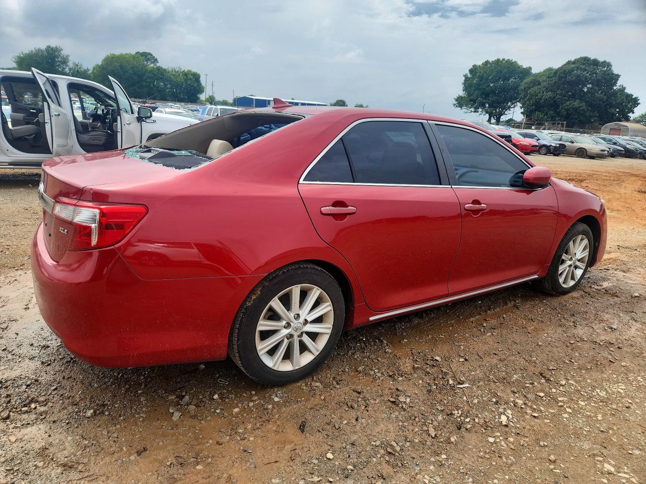 2012 TOYOTA CAMRY XLE photo 7