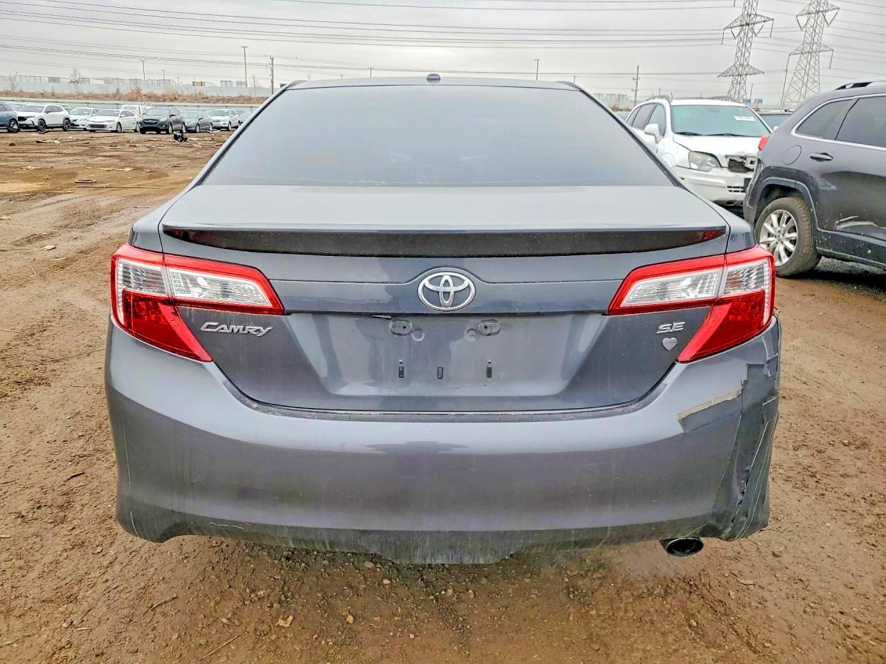 2012 TOYOTA CAMRY SE photo 16