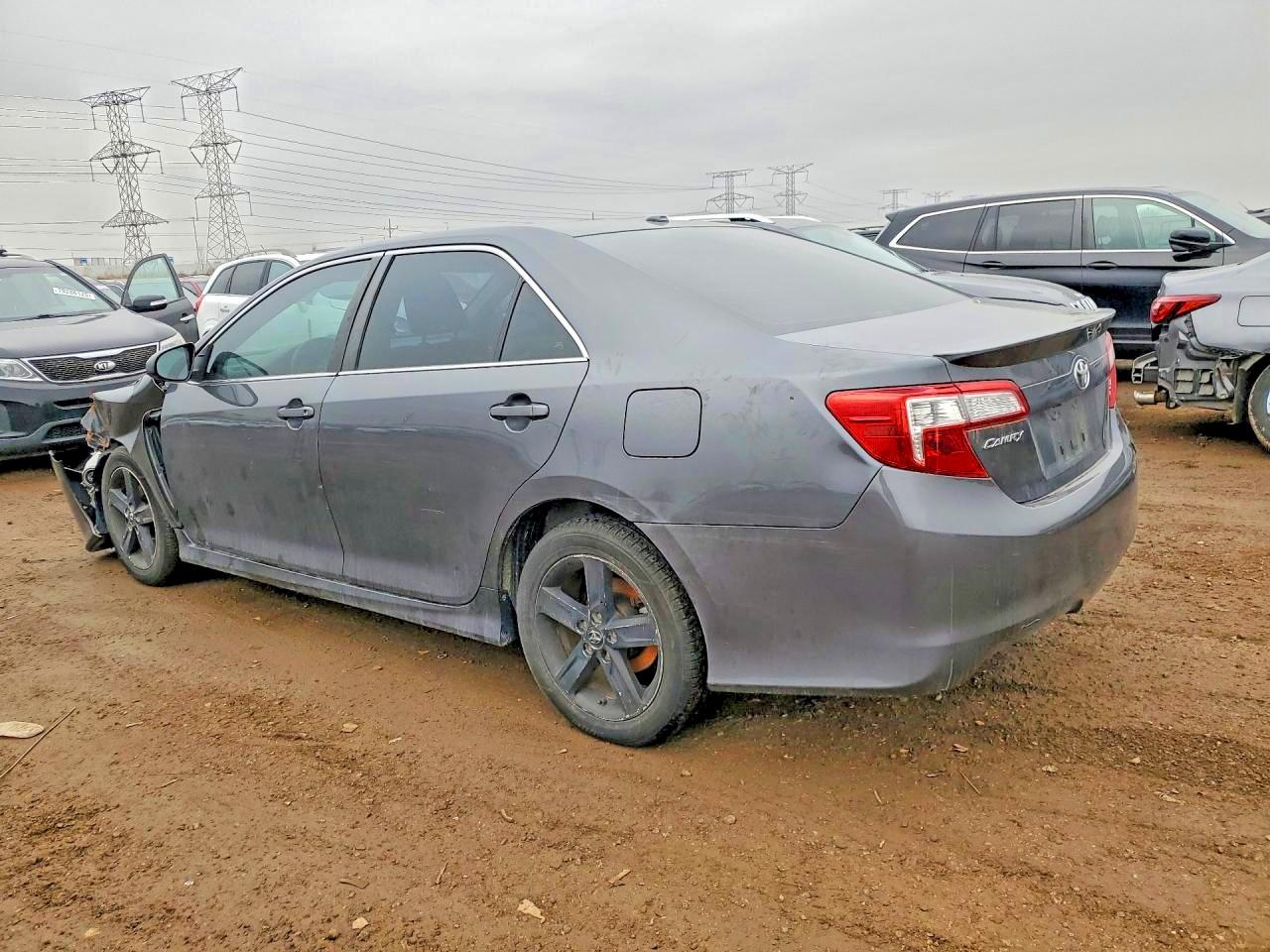 2012 TOYOTA CAMRY SE photo 4