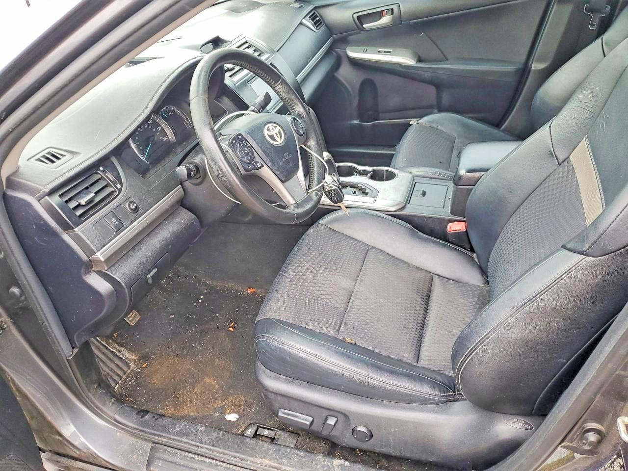 2012 TOYOTA CAMRY SE photo 19