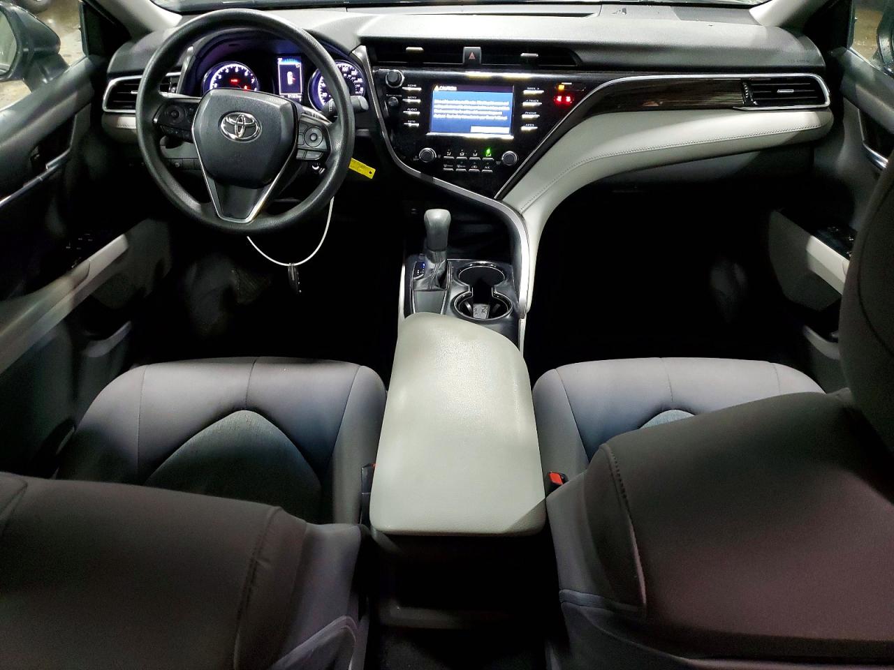 2018 TOYOTA CAMRY LE photo 8