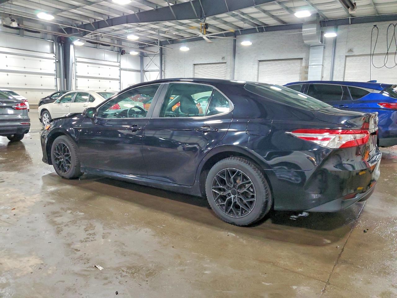 2018 TOYOTA CAMRY LE photo 2