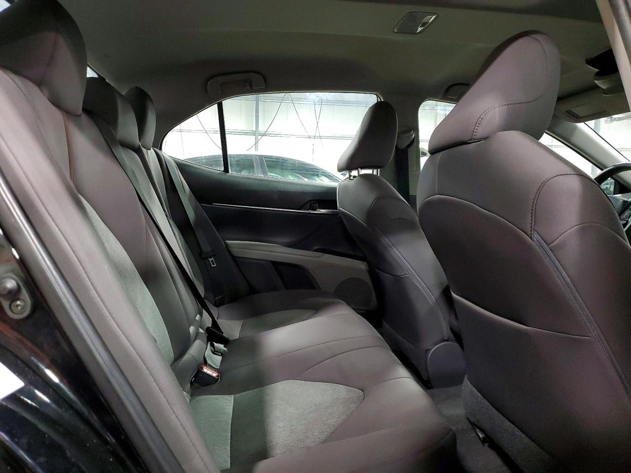 2018 TOYOTA CAMRY LE photo 10