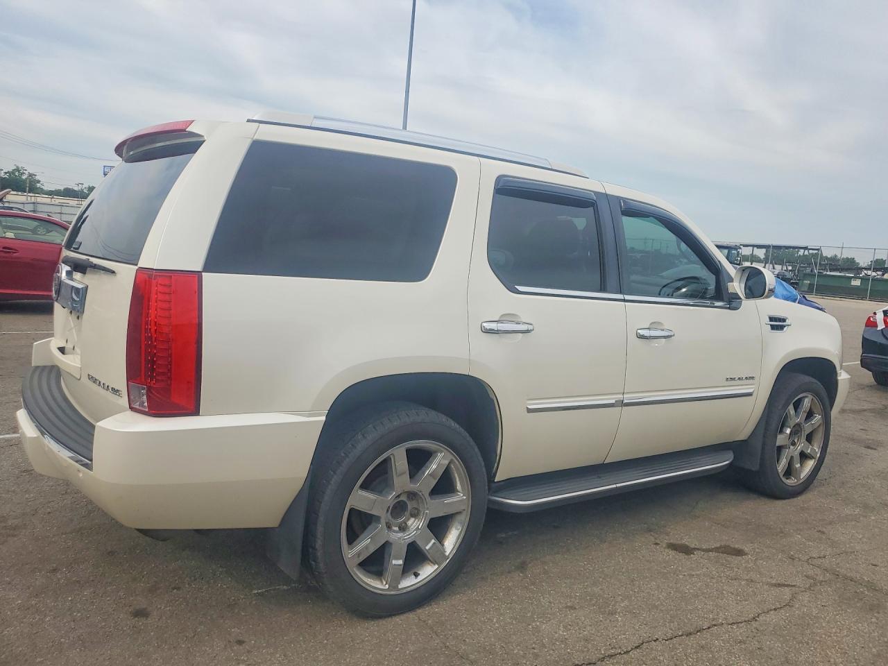 2010 CADILLAC ESCALADE LUXURY photo 5