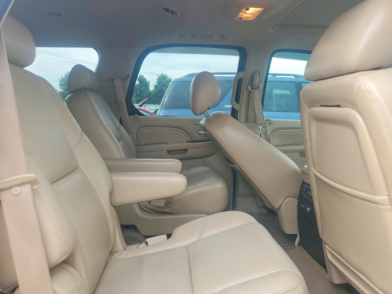 2010 CADILLAC ESCALADE LUXURY photo 21