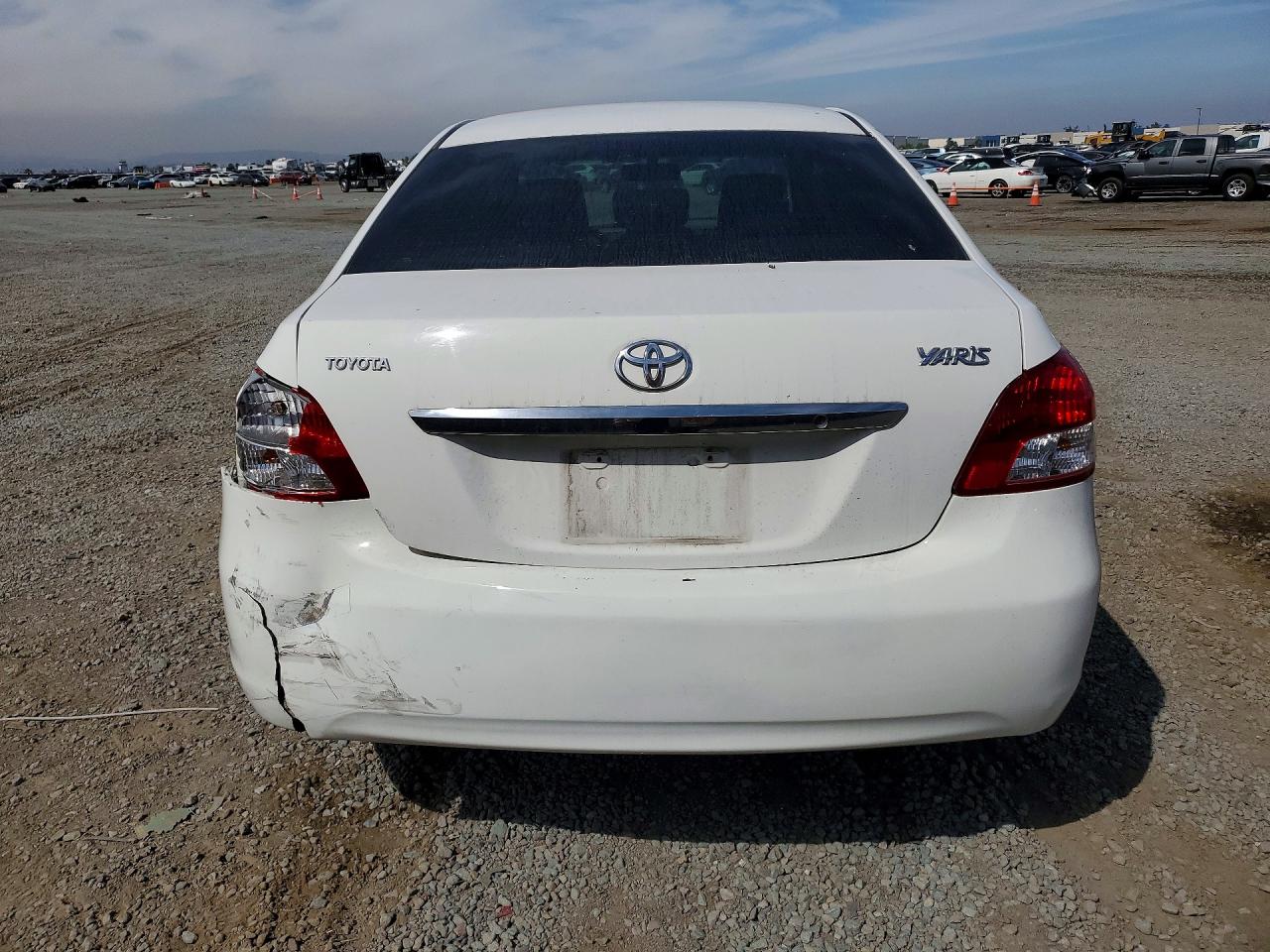 2009 TOYOTA YARIS BASE photo 11