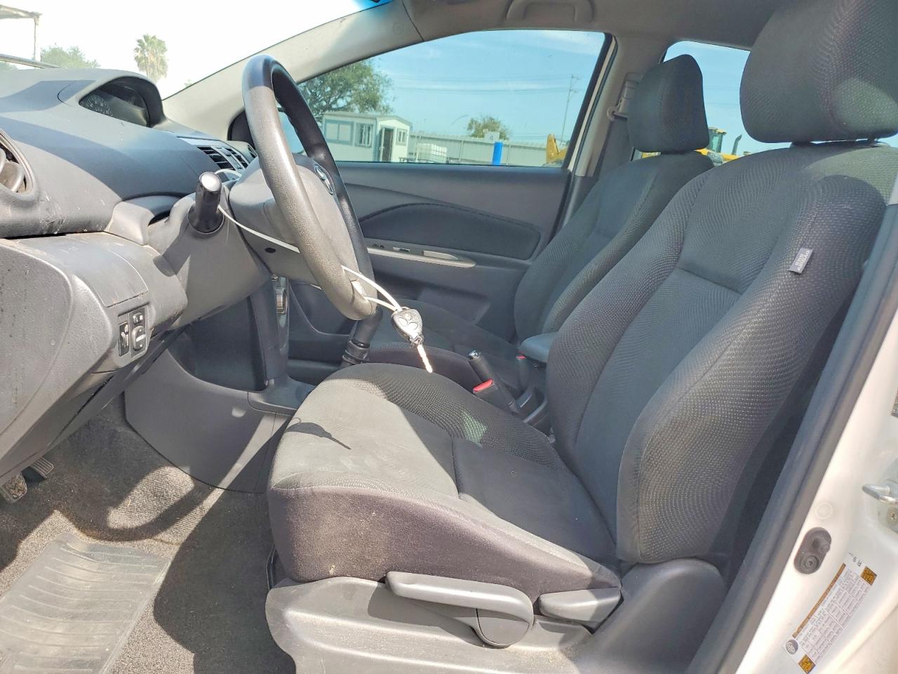 2009 TOYOTA YARIS BASE photo 13