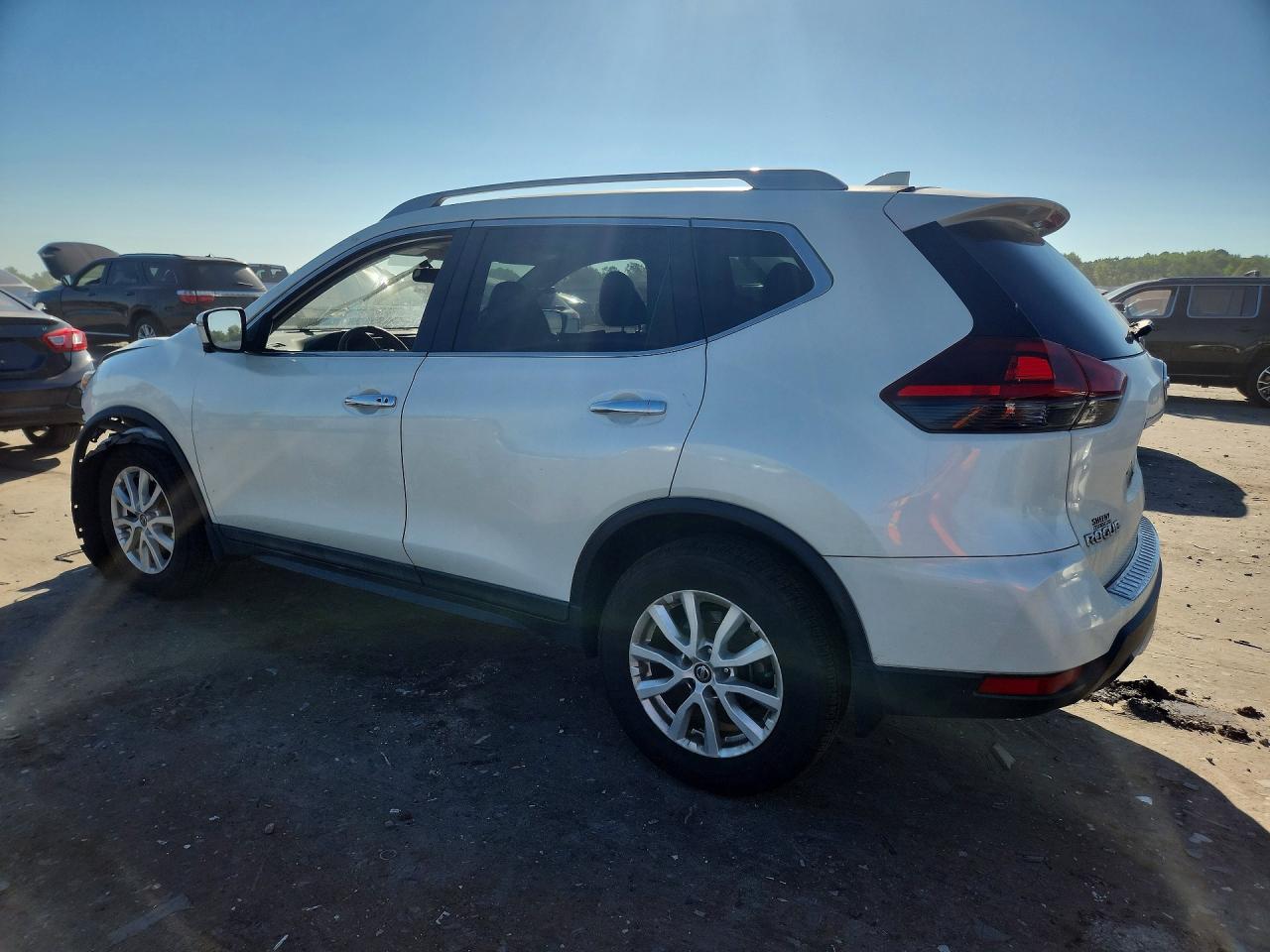 2018 NISSAN ROGUE SV photo 3
