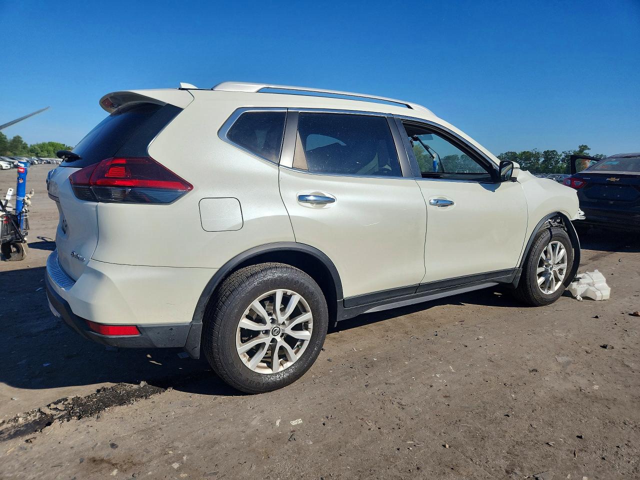 2018 NISSAN ROGUE SV photo 5