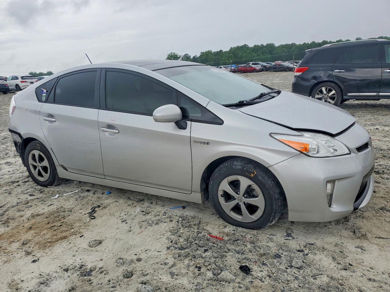 2013 TOYOTA PRIUS FOUR photo 7