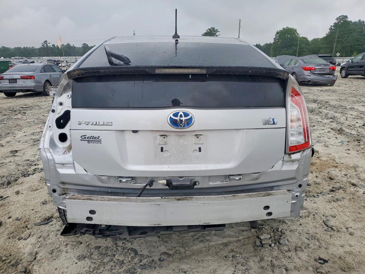 2013 TOYOTA PRIUS FOUR photo 11
