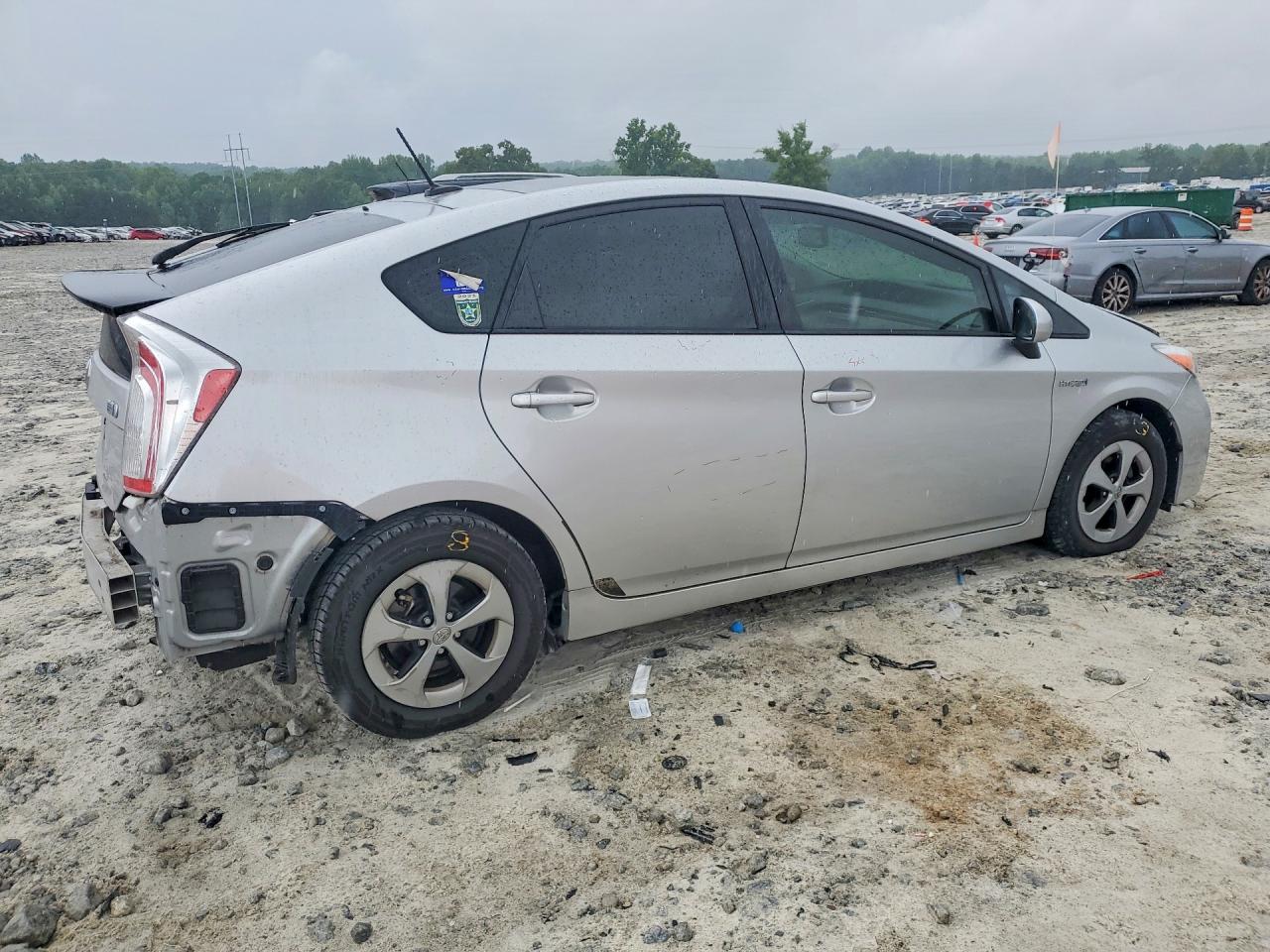 2013 TOYOTA PRIUS FOUR photo 5