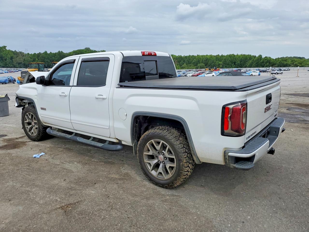 2017 GMC SIERRA K1500 SLT photo 2