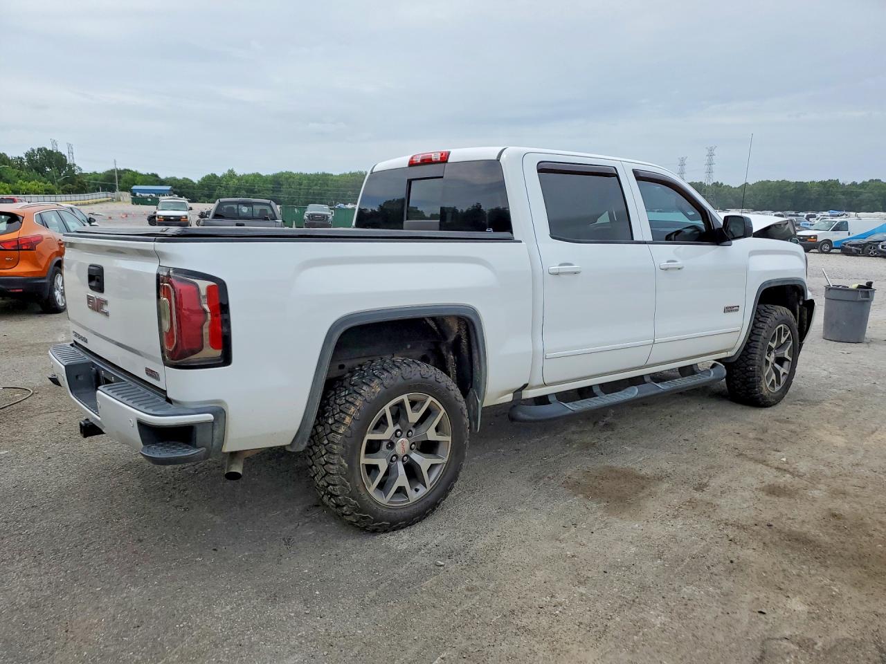 2017 GMC SIERRA K1500 SLT photo 3