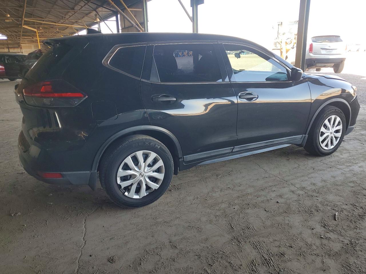 2018 NISSAN ROGUE S photo 5
