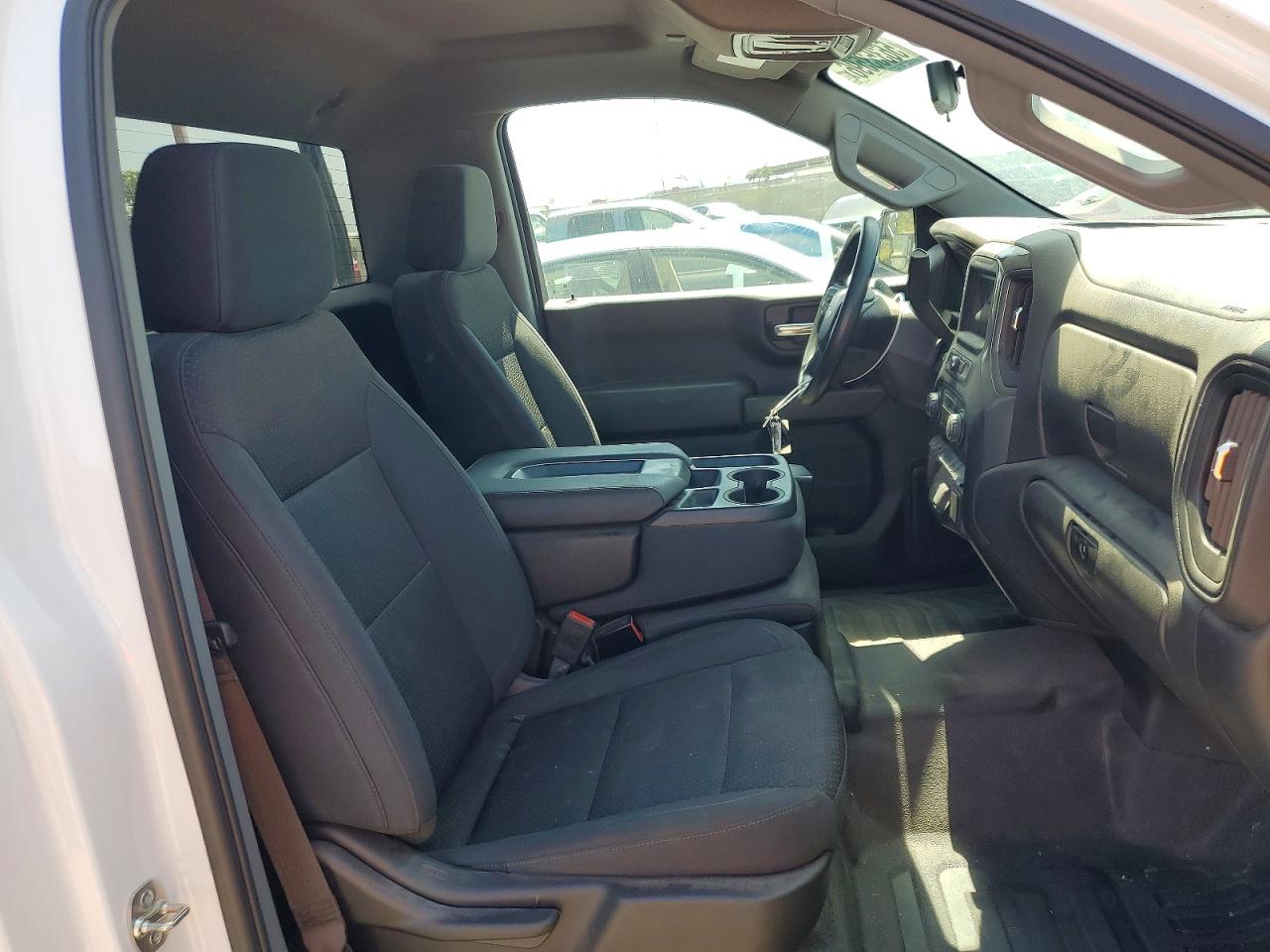 2025 CHEVROLET SILVERADO C1500 photo 31