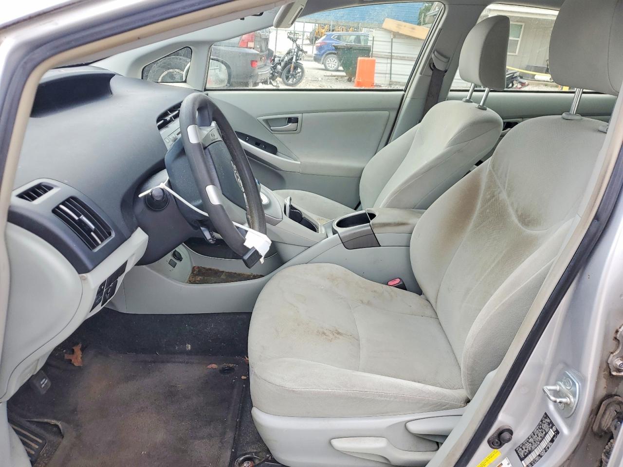 2014 TOYOTA PRIUS TWO photo 7