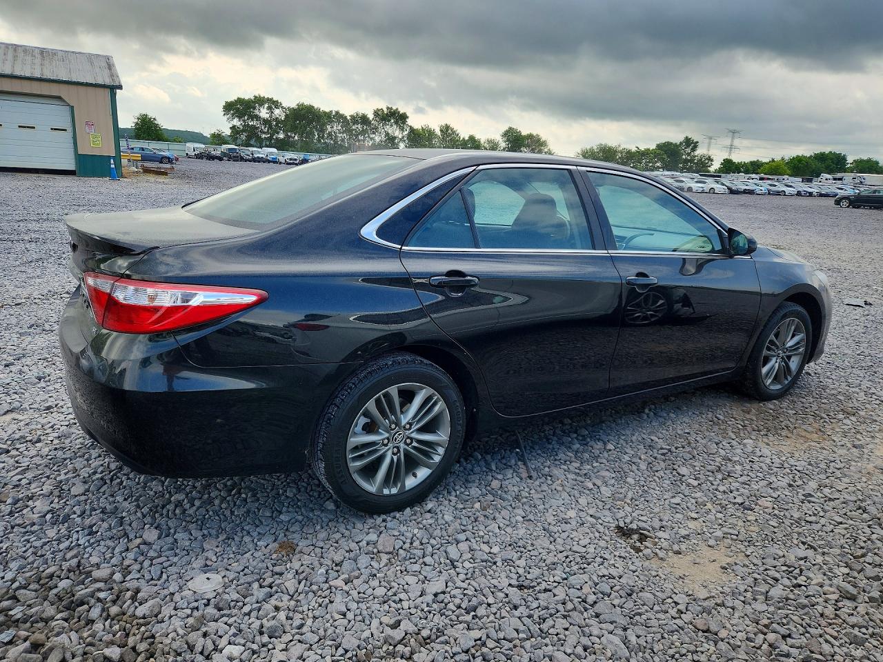 2017 TOYOTA CAMRY SE photo 5