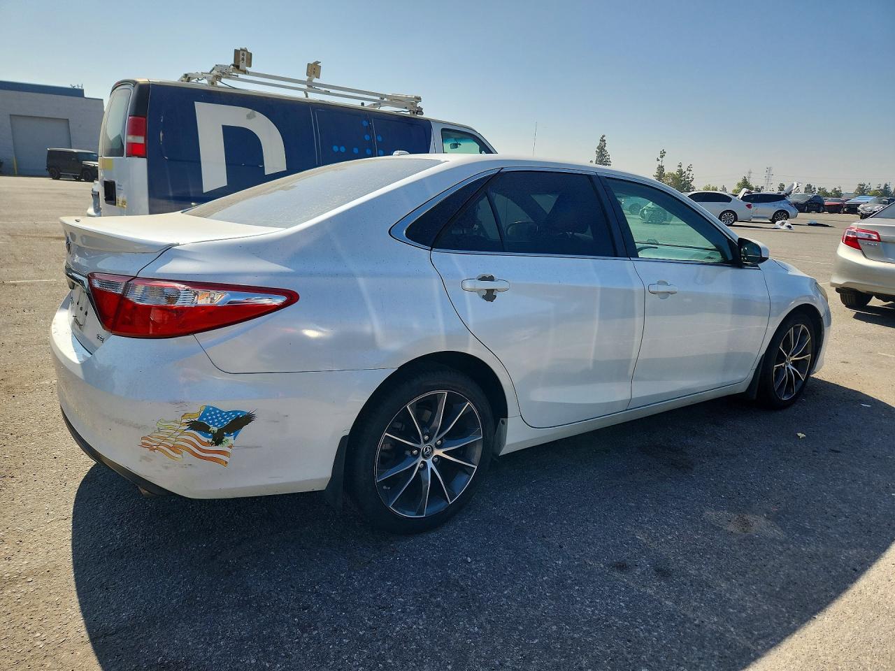 2015 TOYOTA CAMRY XSE photo 3