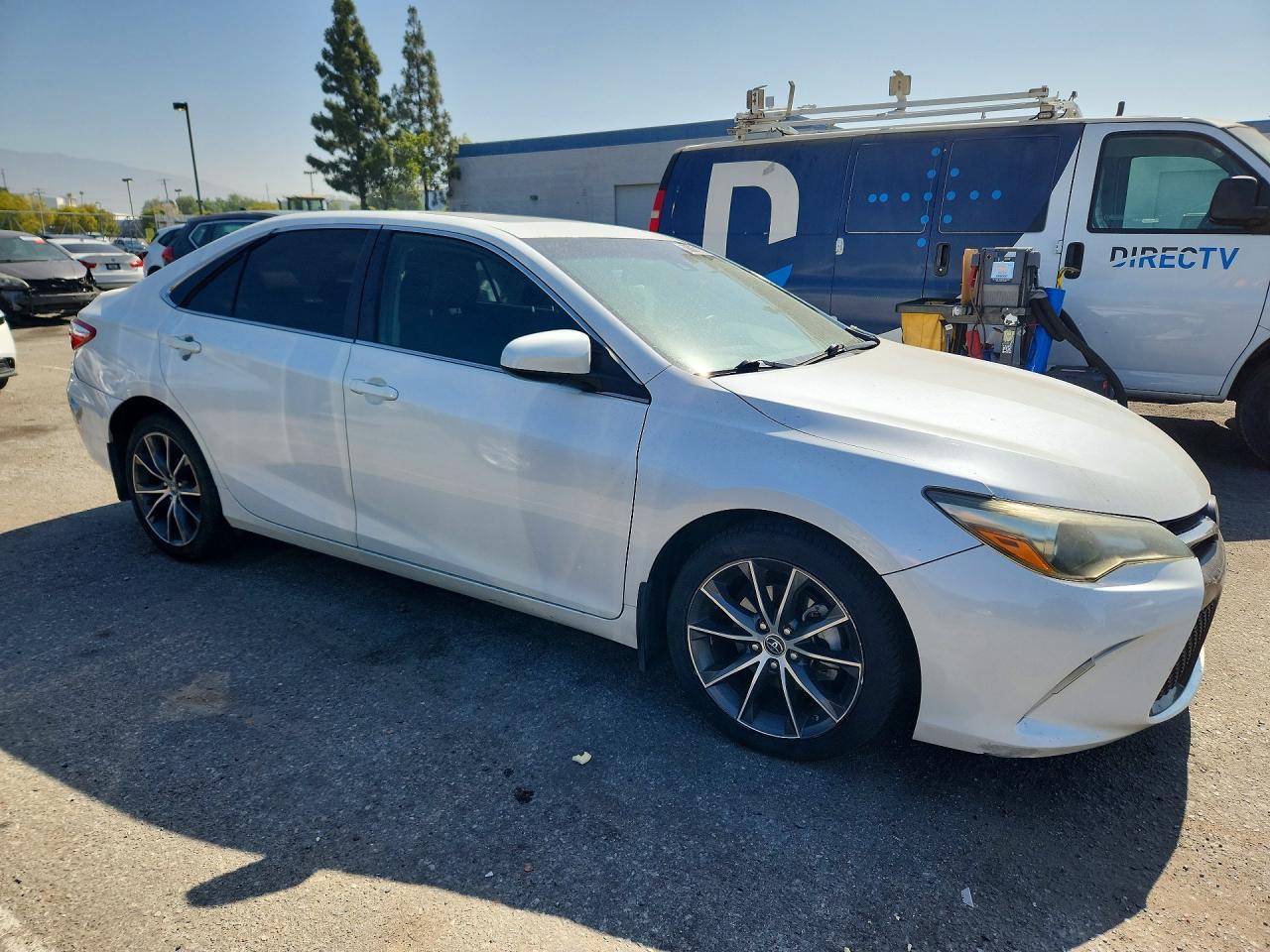 2015 TOYOTA CAMRY XSE photo 4