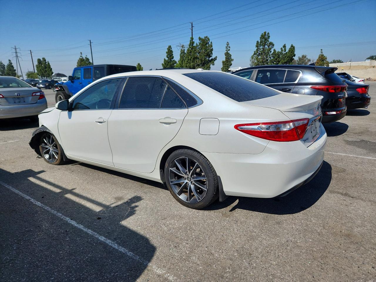 2015 TOYOTA CAMRY XSE photo 2