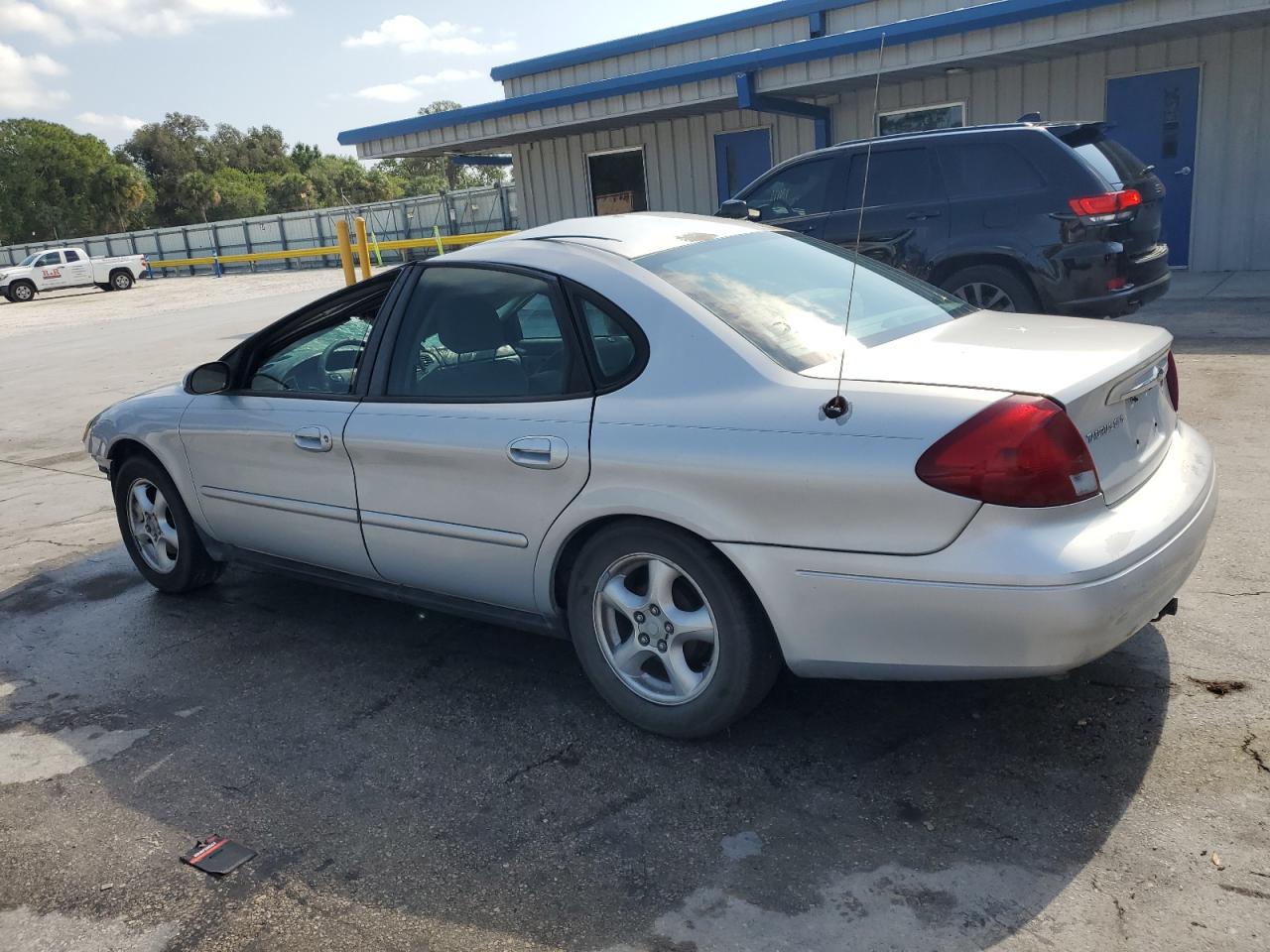 2003 FORD TAURUS SES photo 3
