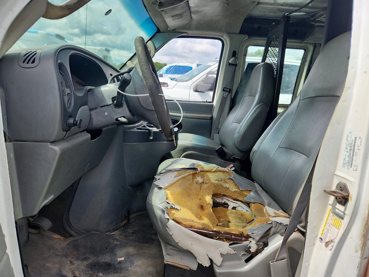 2006 FORD E250 DELIVERY VAN photo 7